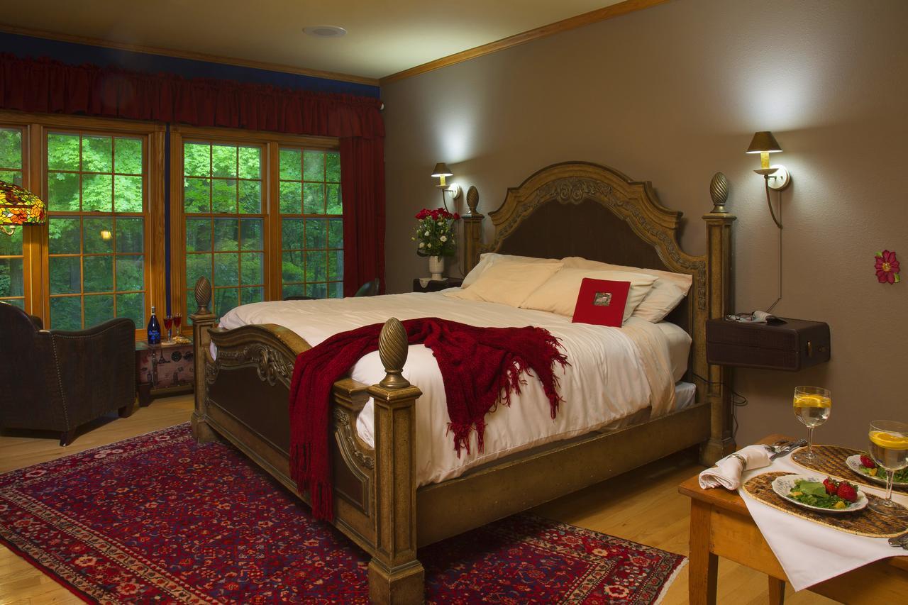 Hidden Serenity Bed And Breakfast West Bend Esterno foto