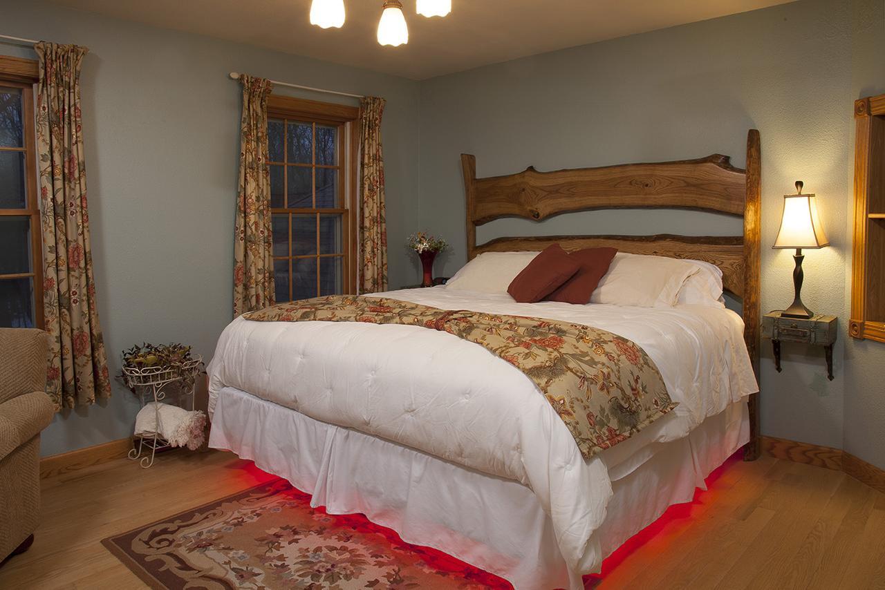 Hidden Serenity Bed And Breakfast West Bend Esterno foto